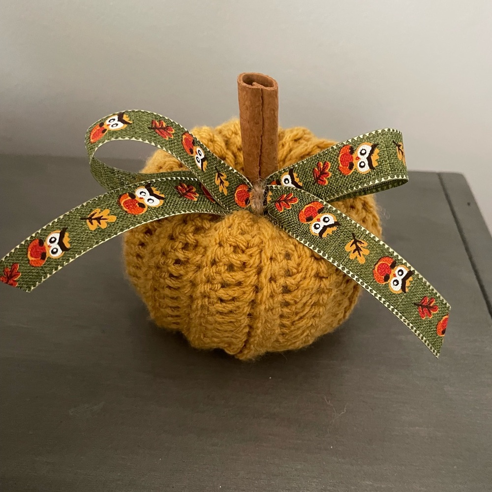 Crochet Pumpkin with cinnamon stick stem and ribbon - Picture 2 of 3